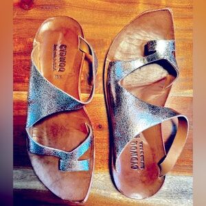 Cydwoq Hillary sandals